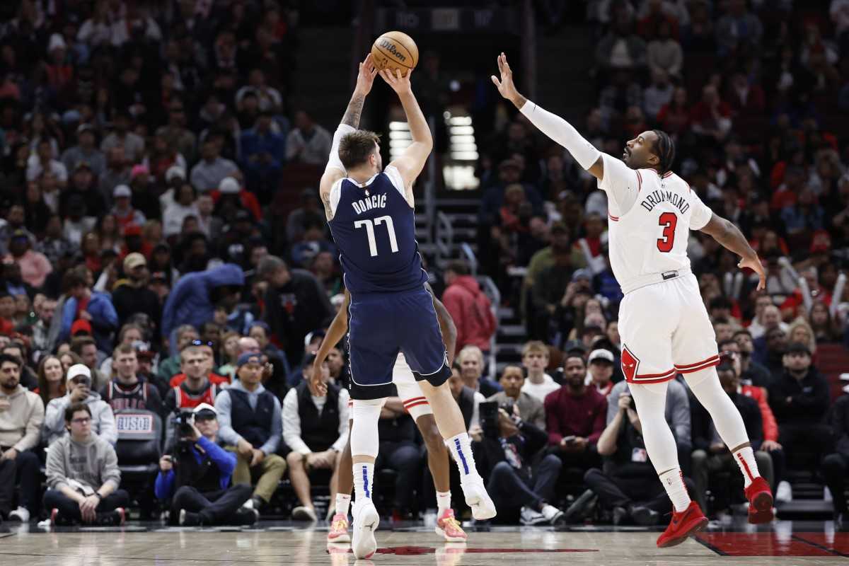 Doncic's Historic Streak Ends As Mavericks Cruise Past Bulls