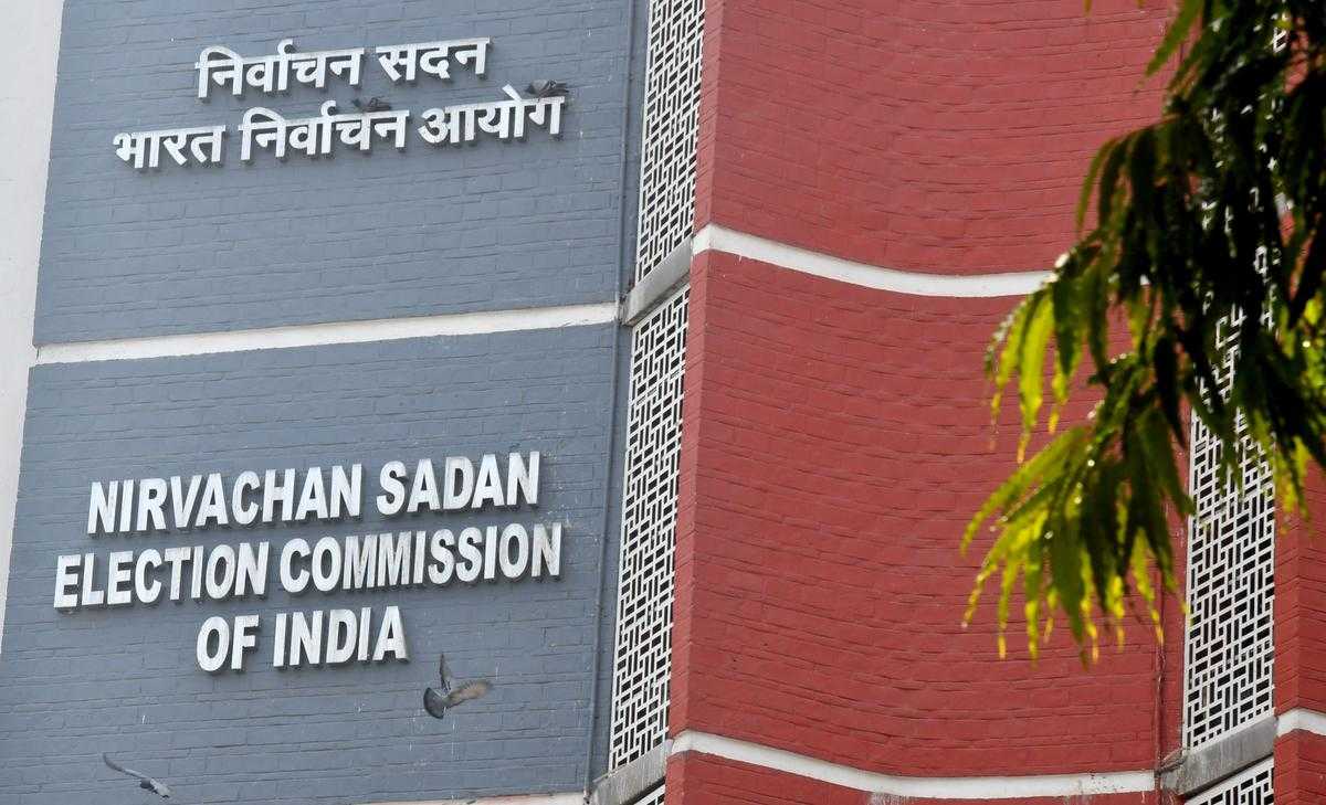 Election Commission Issues Show Cause Notices To Congress And Bjp Leaders Over Derogatory Remarks