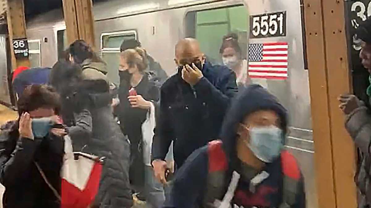 Gun Violence Erupts On Nyc Subway During Rush Hour Commute