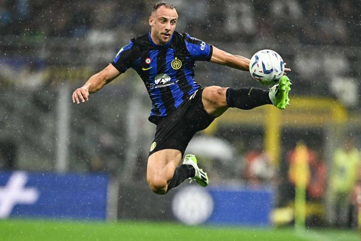 Inter Milan Dominate Genoa In Serie A Clash: Martinez Shines With Double