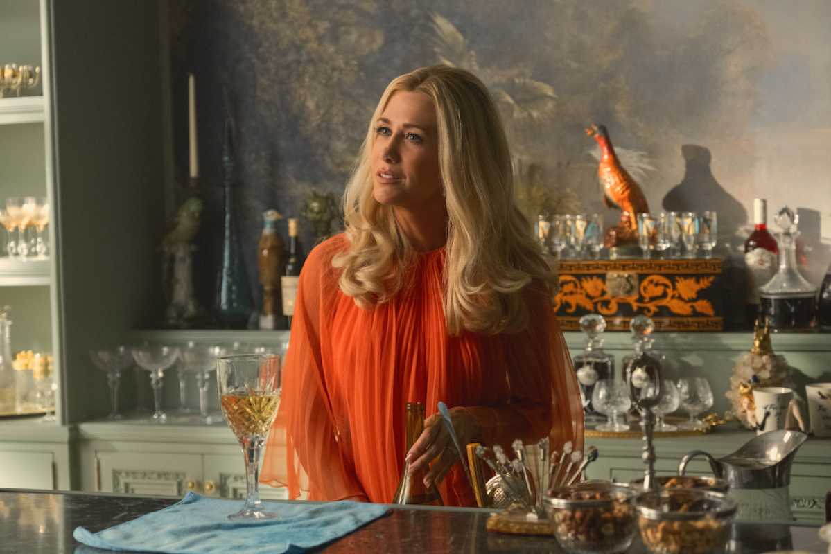 Kristen Wiig Shines In Glam Drama 'palm Royale' As A Social Climber In 1969 Palm Beach