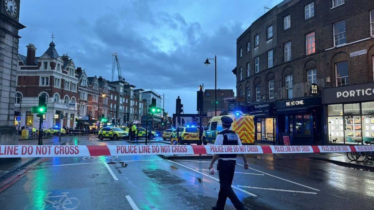 Police Pursuit Ends In Shooting In Clapham Common