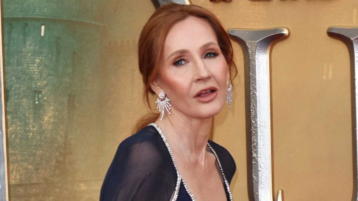 Rowling Sparks Controversy With Mother's Day Message