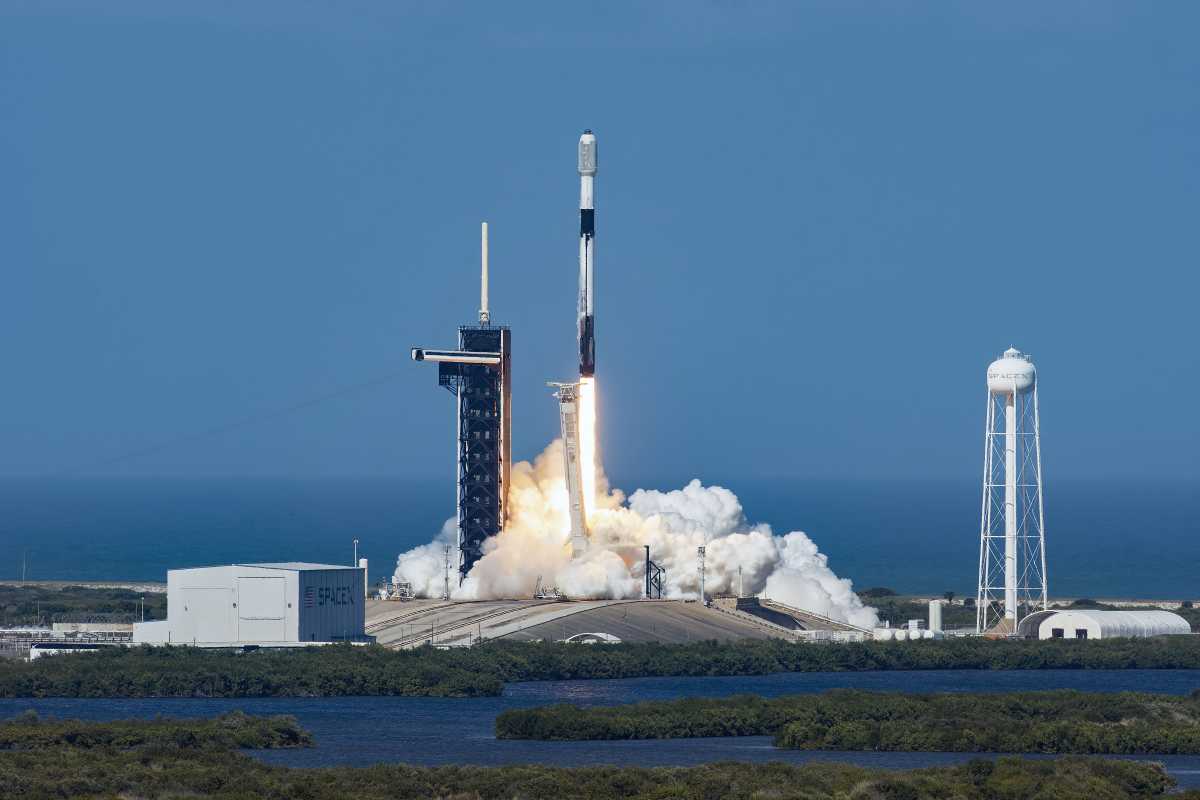 Spacex Successfully Launches Falcon 9 Rocket With Starlink Satellites