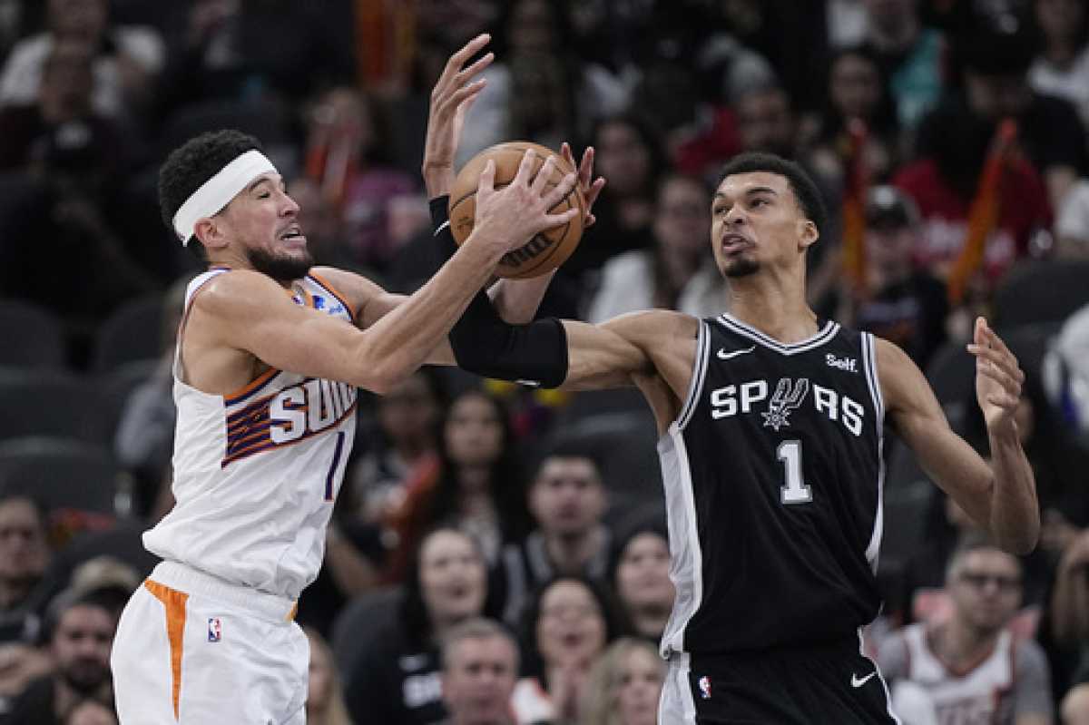 Suns Rout Spurs In Nba Faceoff Despite Rookie's Injury