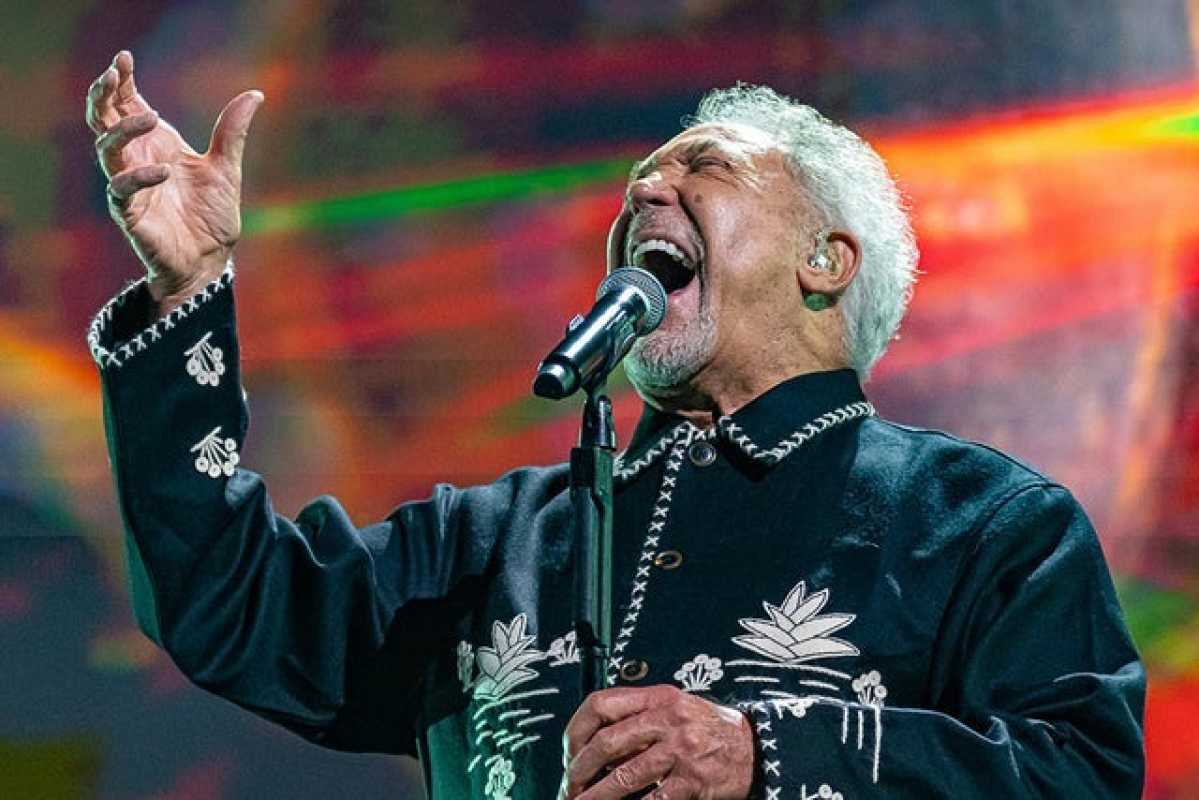 Tom Jones Delights Audience With Timeless Performance In Perth