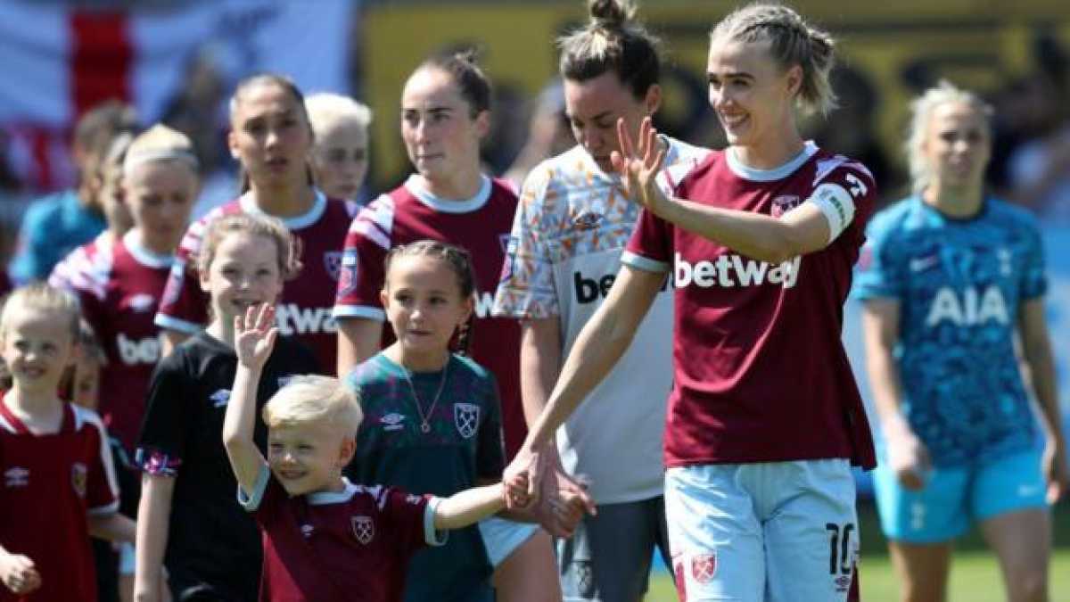 West Ham Captain Dagny Brynjarsdottir Inspires In 'omarsson' Pregnancy Documentary