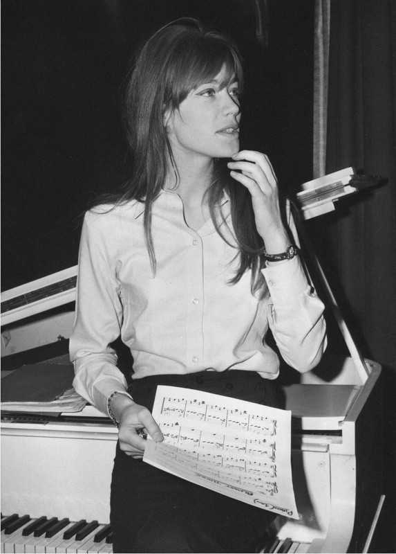 French Singing Legend Françoise Hardy Remembered For Iconic Style And Musical Influence