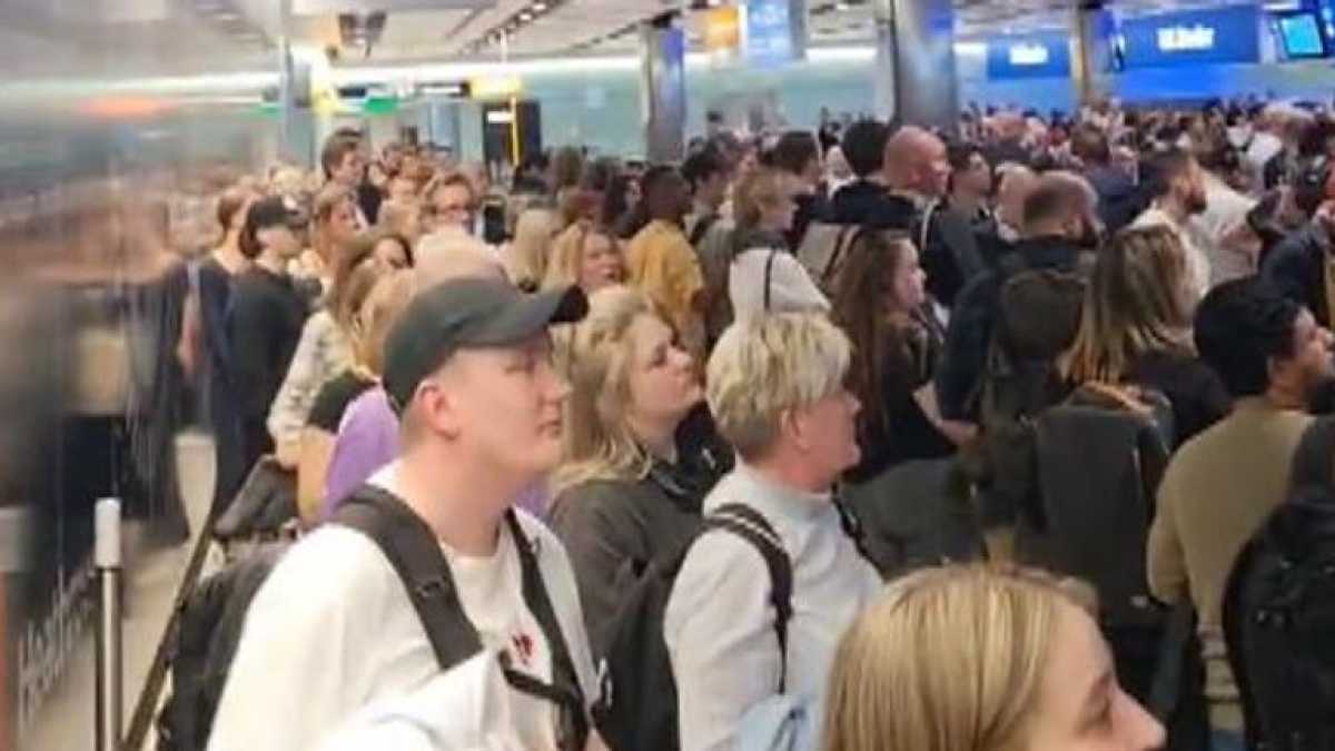 Nationwide Immigration E Gate Outage Resolved After Causing Delays At Sydney International Airport And Brisbane Airport