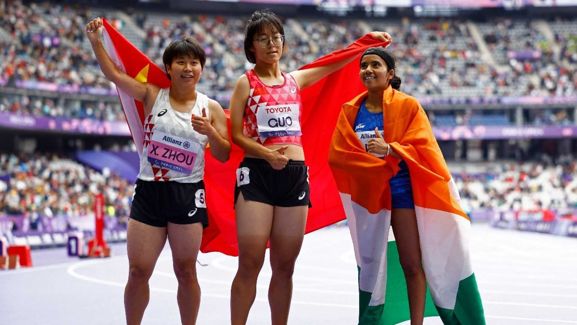 Preethi Pal Celebrating Her Medal At The Paralympics