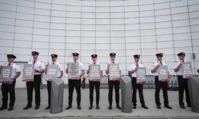 Air Canada Pilots Picket