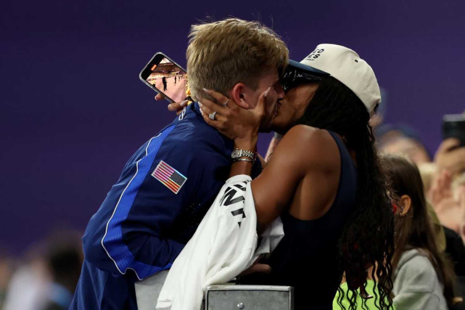 Hunter Woodhall Celebrating Gold Medal Win