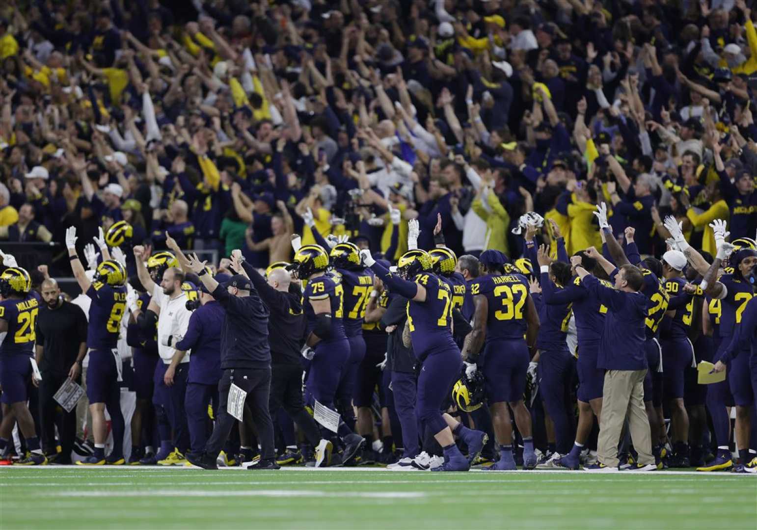 Washington Huskies Vs Michigan Wolverines Football