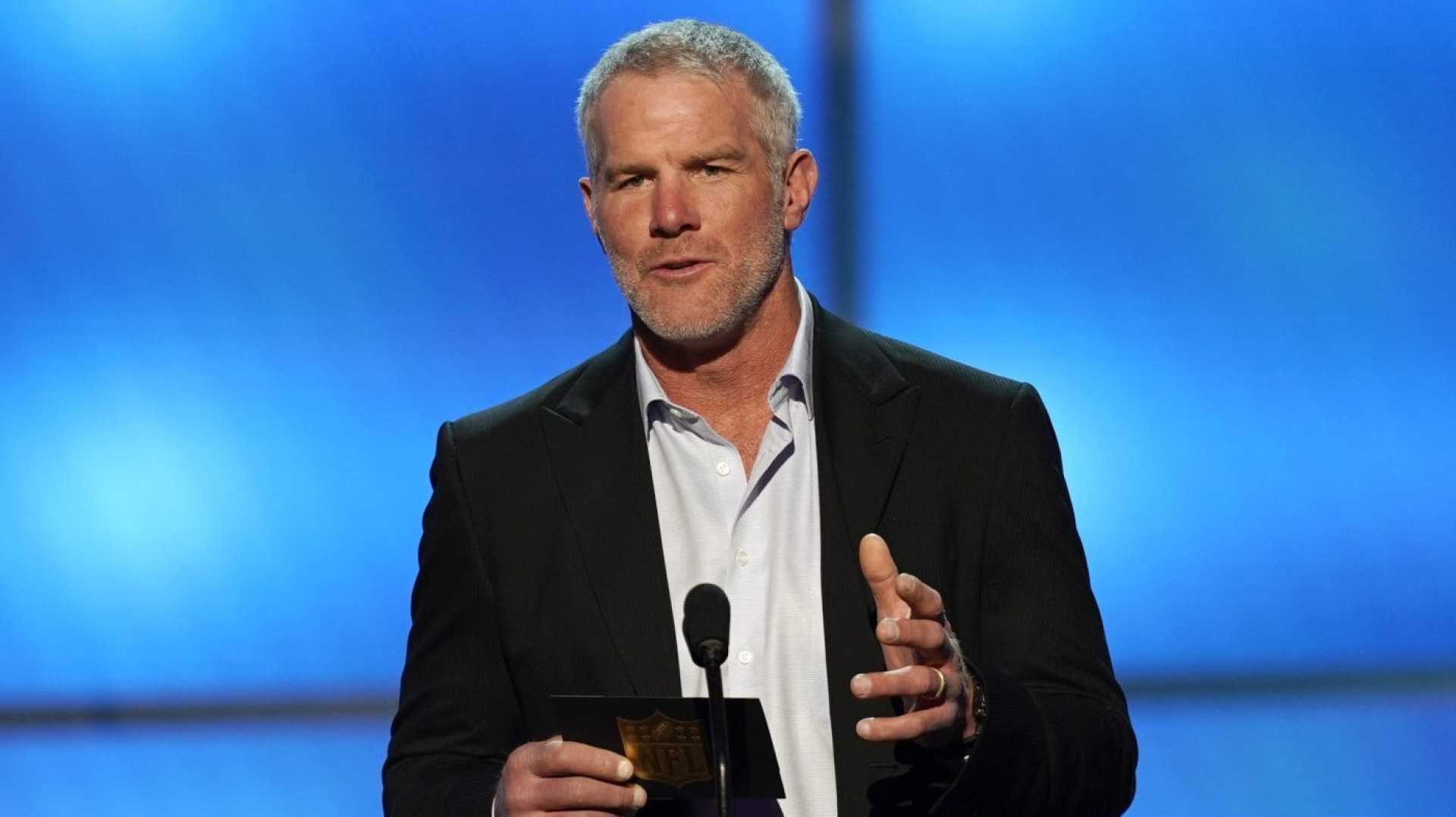 Brett Favre At Donald Trump Rally Resch Center