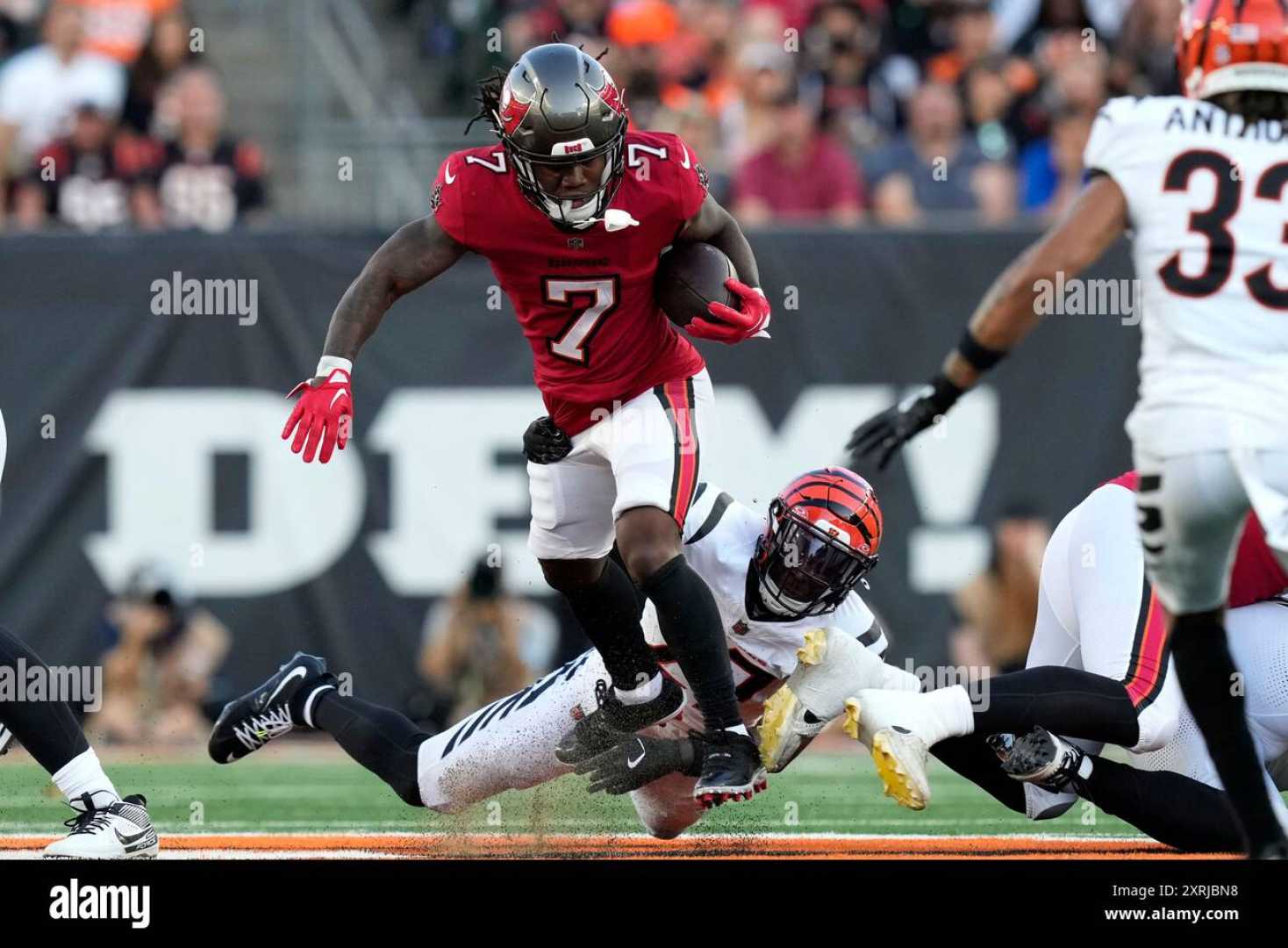 Bucky Irving Running With The Ball In An Nfl Game