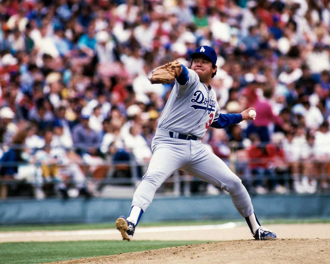 Fernando Valenzuela Pitching For The Los Angeles Dodgers