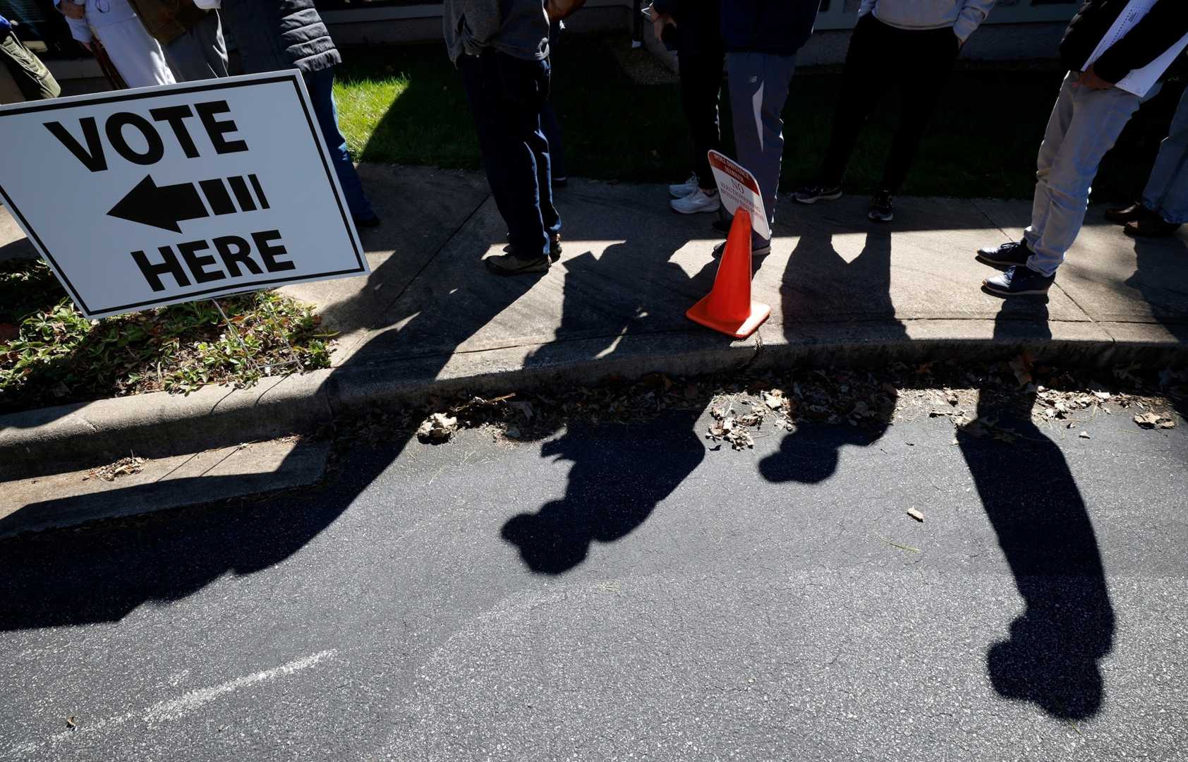 Florida Early Voting Sites And Voters Casting Ballots