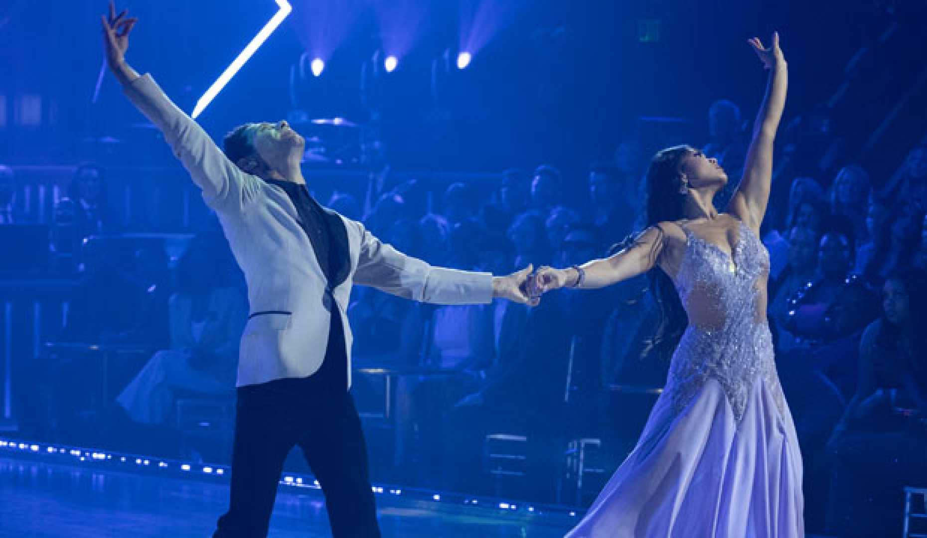 Jenn Tran And Sasha Farber Dancing With The Stars Disney Night