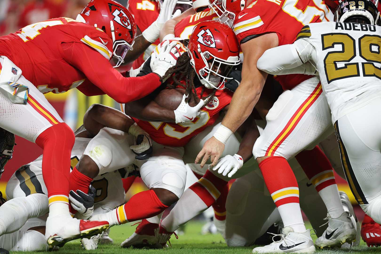 Kareem Hunt Scoring Touchdown For Kansas City Chiefs