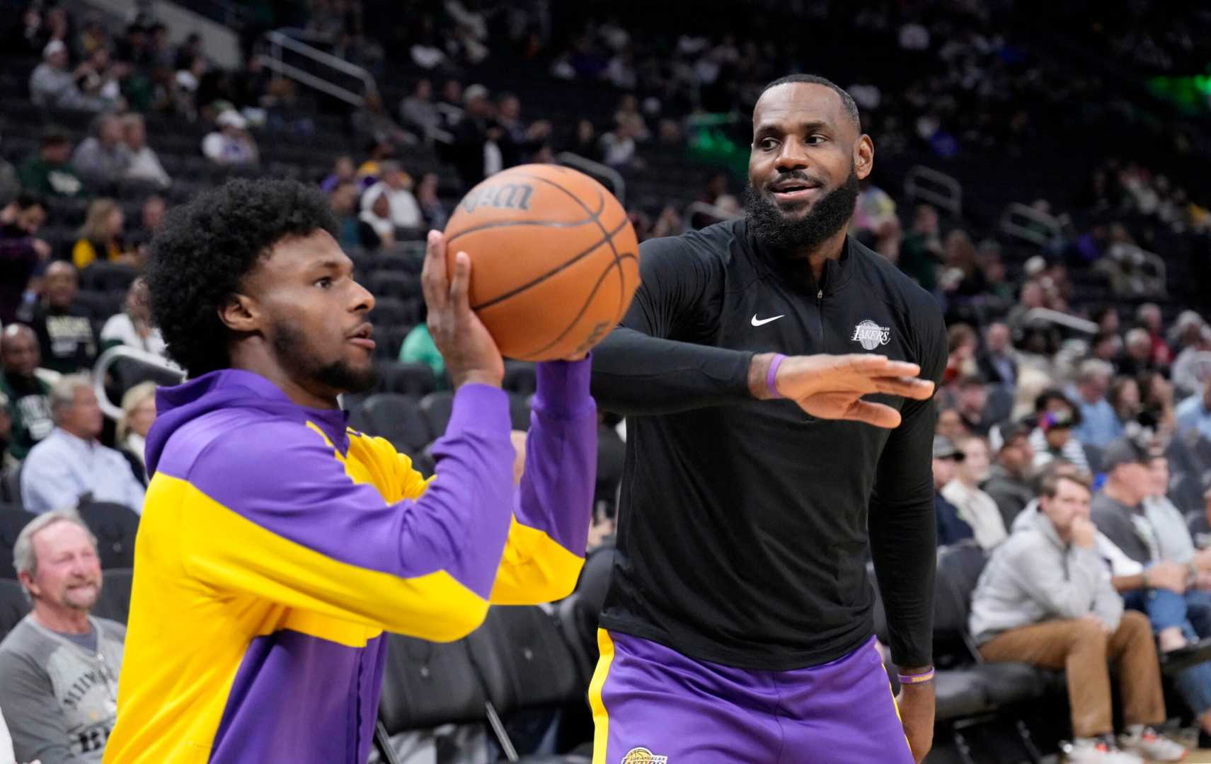 Lebron And Bronny James On Court Together Lakers Vs Timberwolves