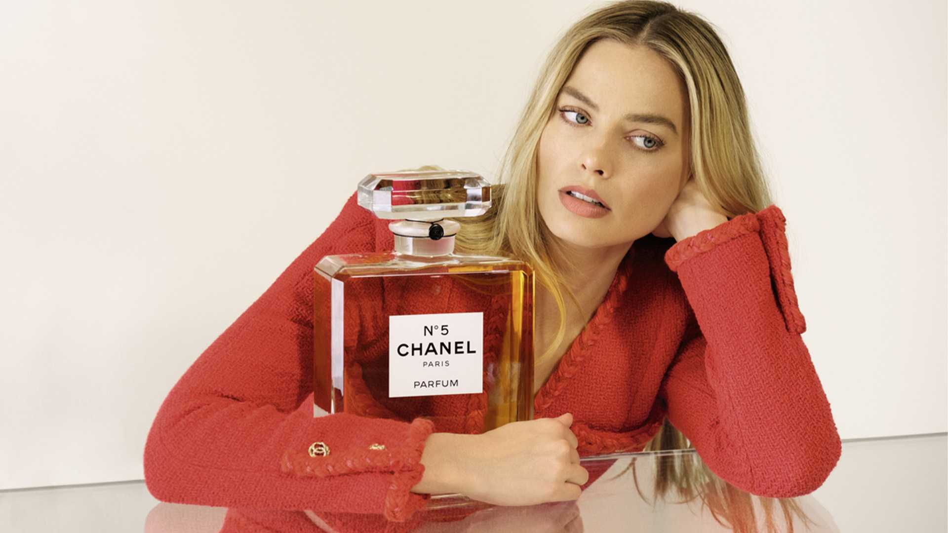 Margot Robbie Chanel No. 5