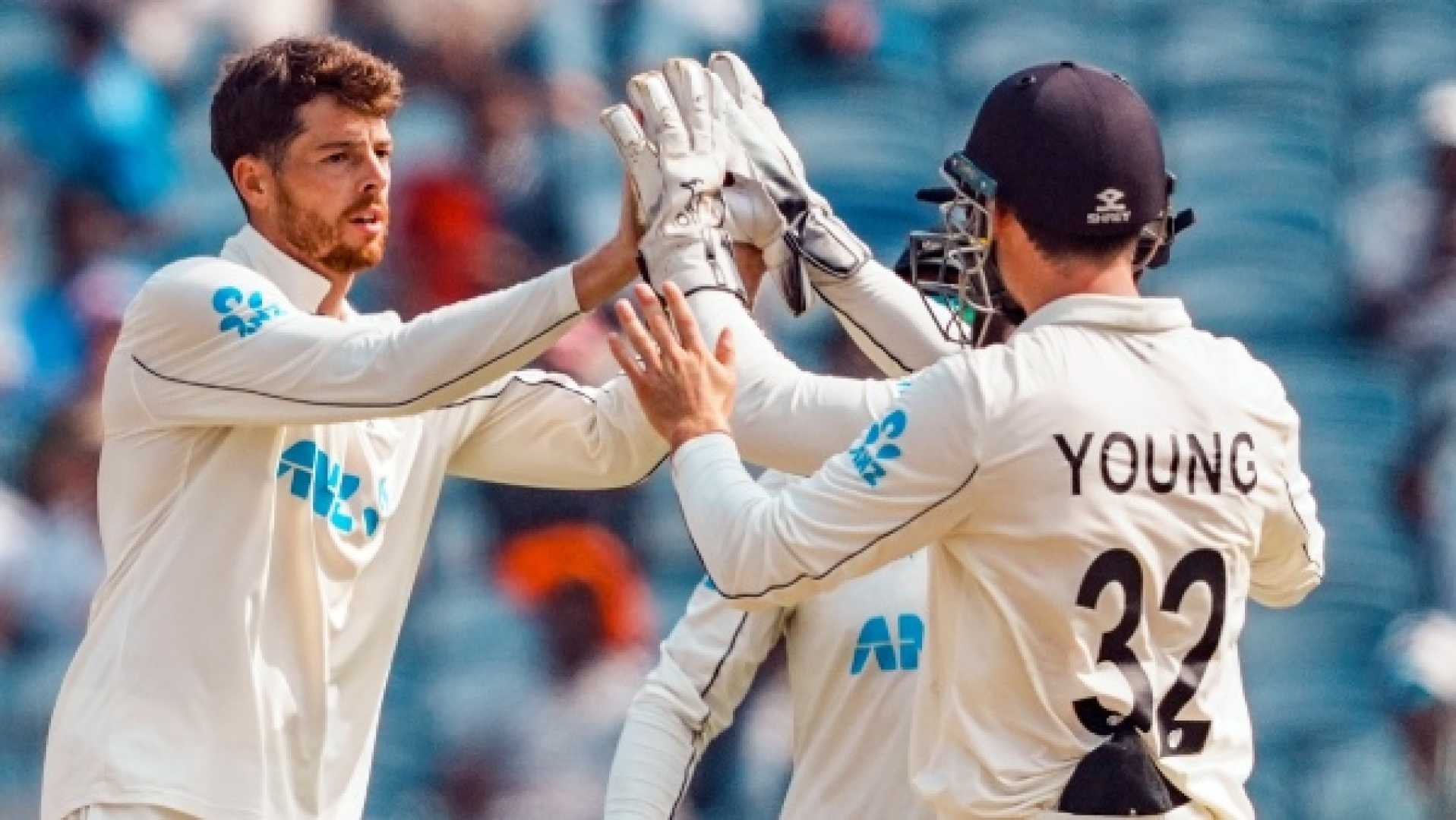 Mitchell Santner Bowling In 2nd Test India Vs New Zealand