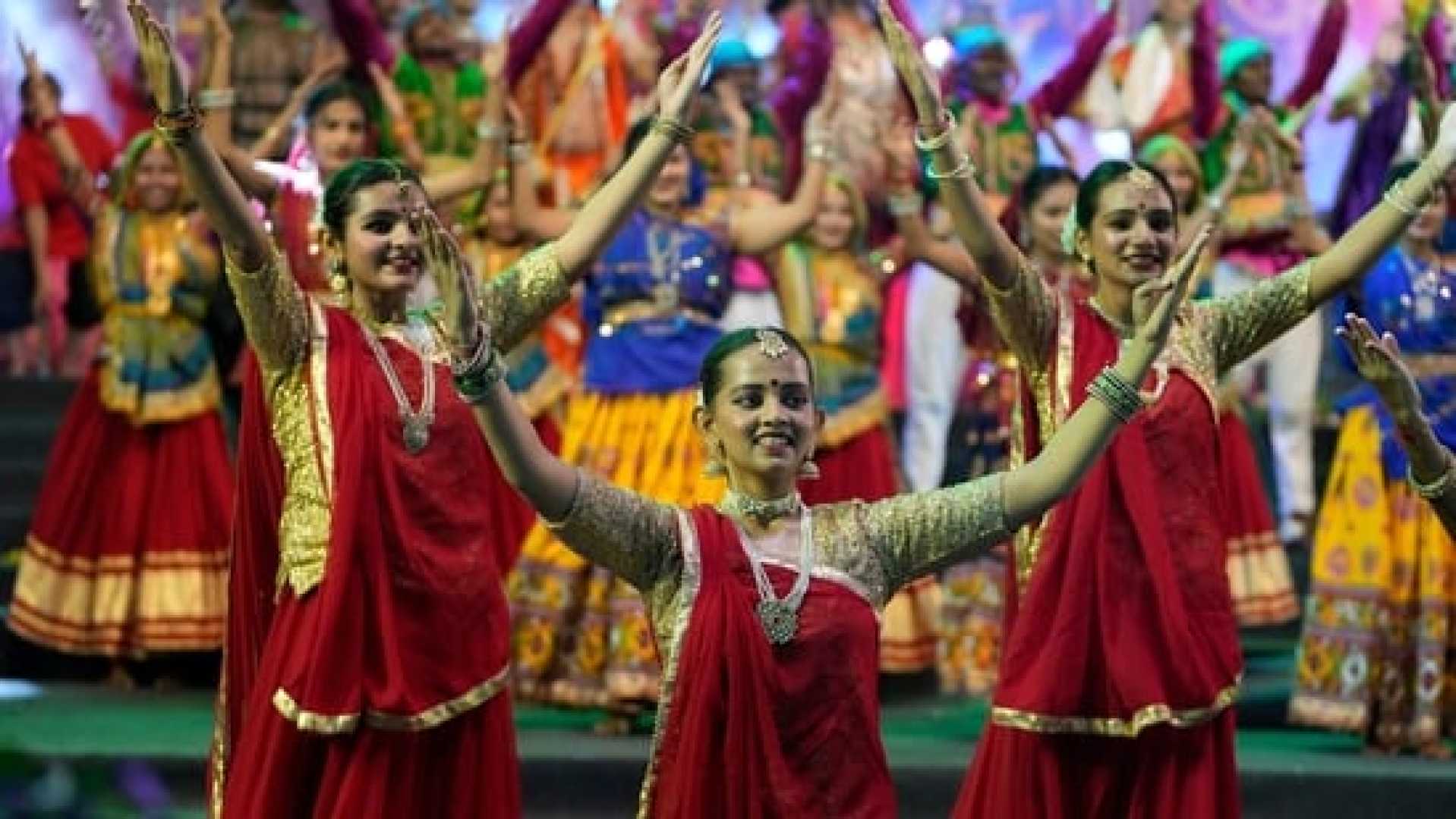 Navratri 2024 Celebrations India Puja Pandals Garba