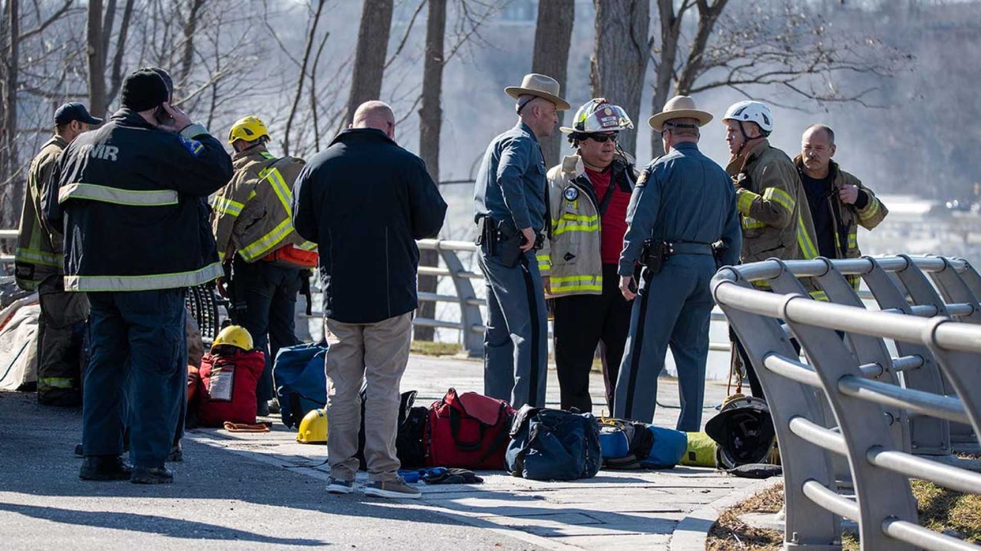 Niagara Falls Accident Mother And Two Children