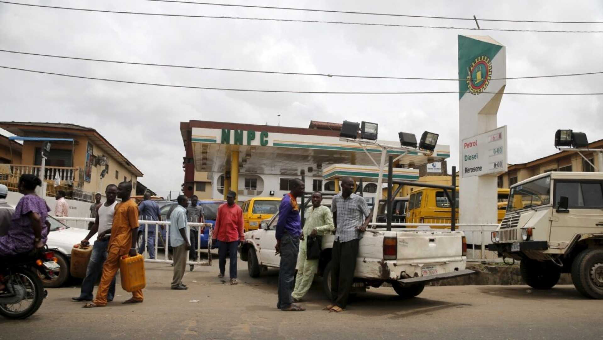 Nigerian Petrol Station Queue