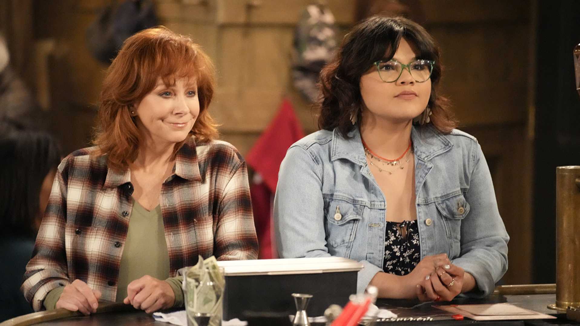 Reba Mcentire Happy's Place Sitcom