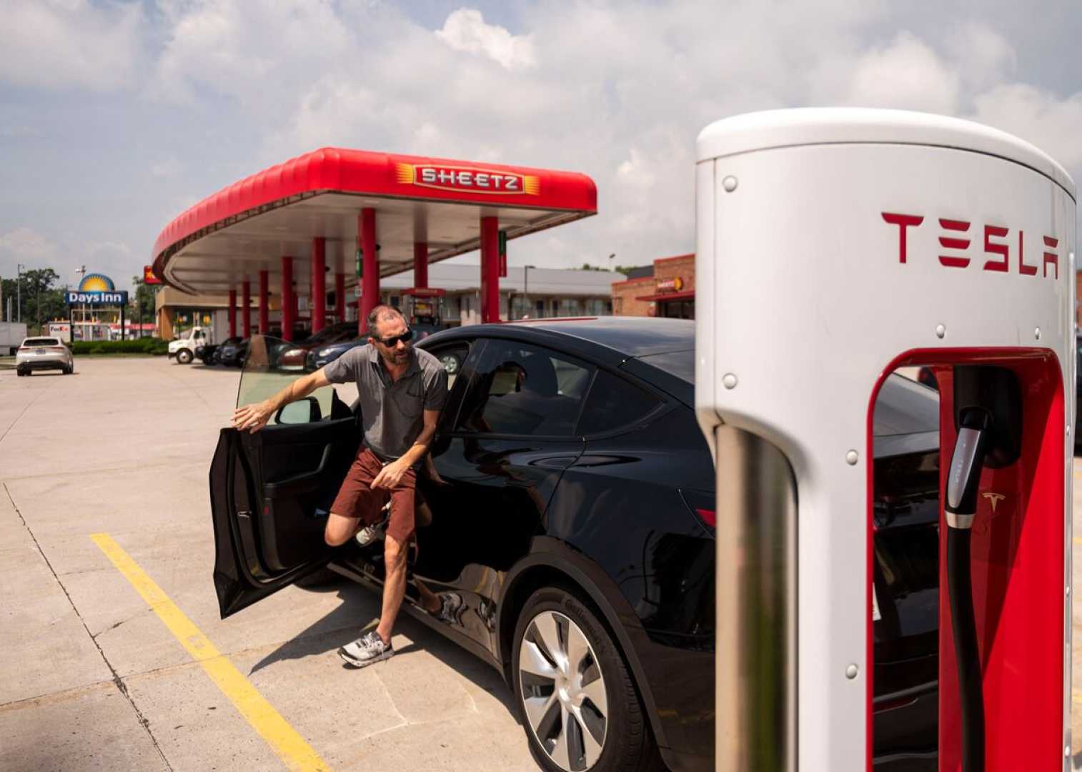 Sheetz Gas Station And Tesla Charging Station