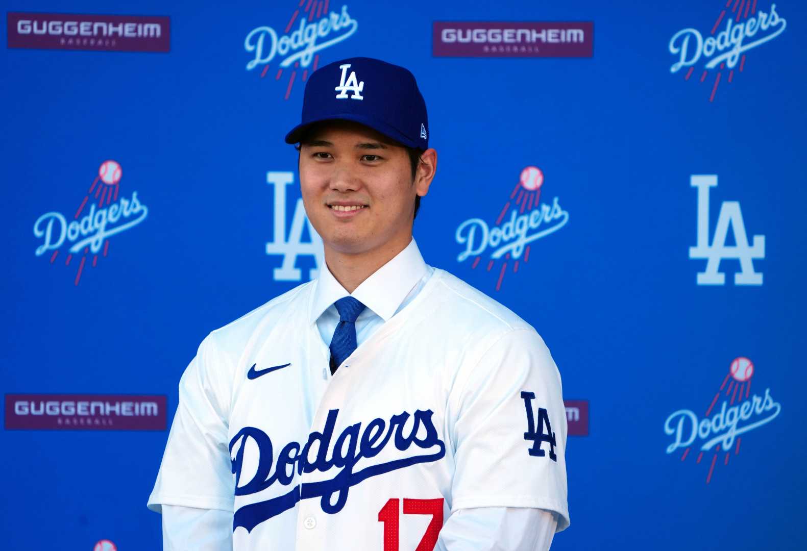 Shohei Ohtani Signing Contract With Los Angeles Dodgers