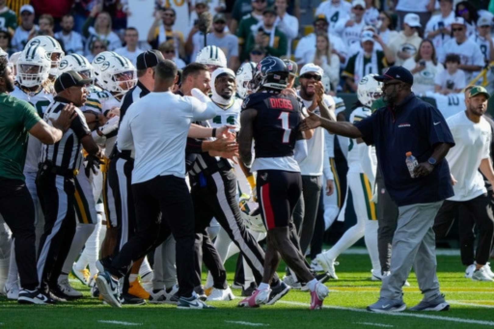 Stefon Diggs Pregame Scuffle Packers