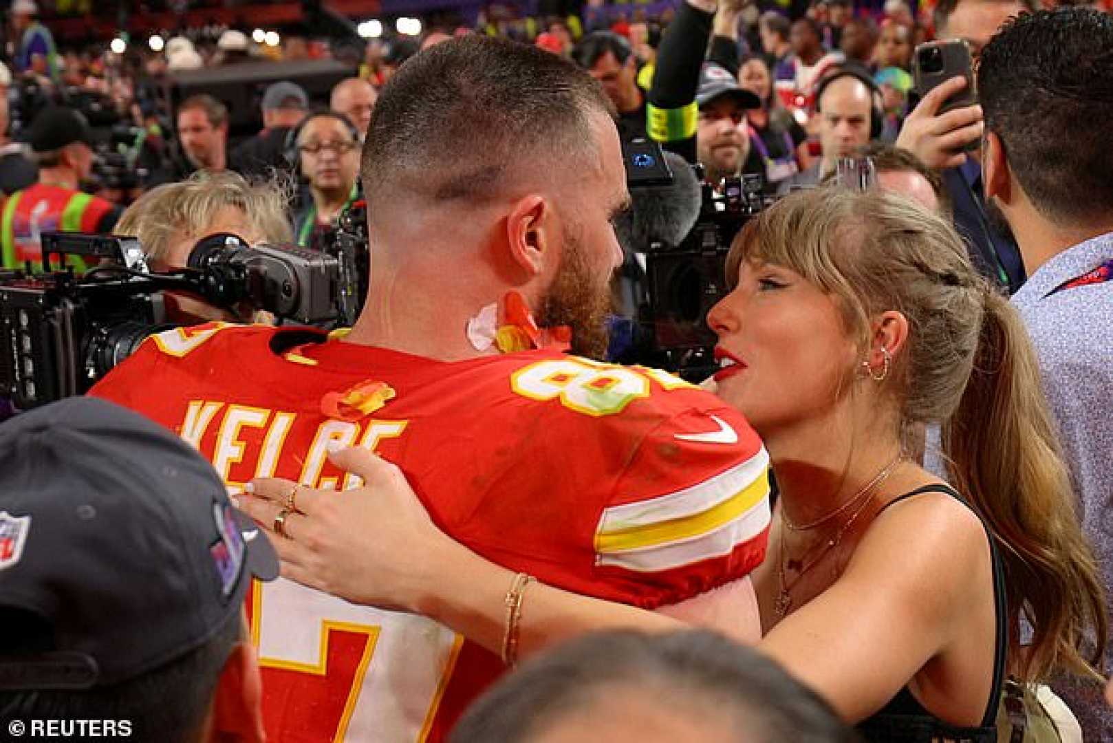 Taylor Swift Travis Kelce Arrowhead Stadium