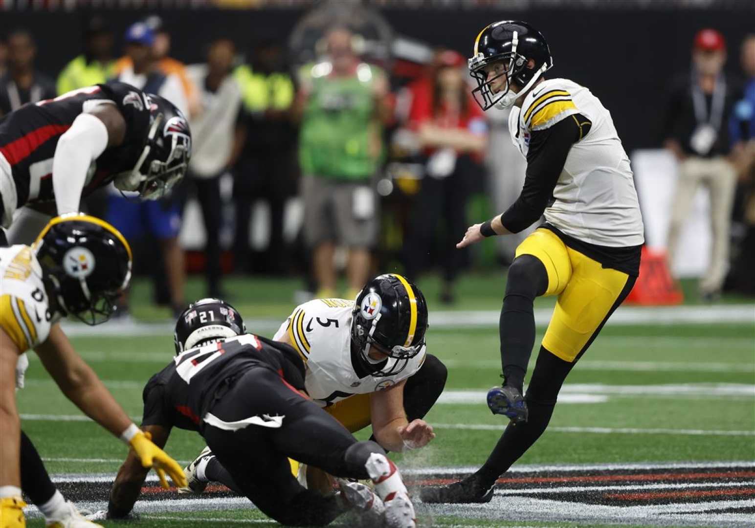 Chris Boswell Kicking For The Pittsburgh Steelers