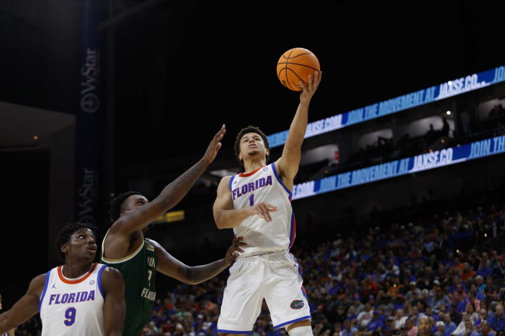 Florida Gators Basketball Team Playing Against Jacksonville Dolphins