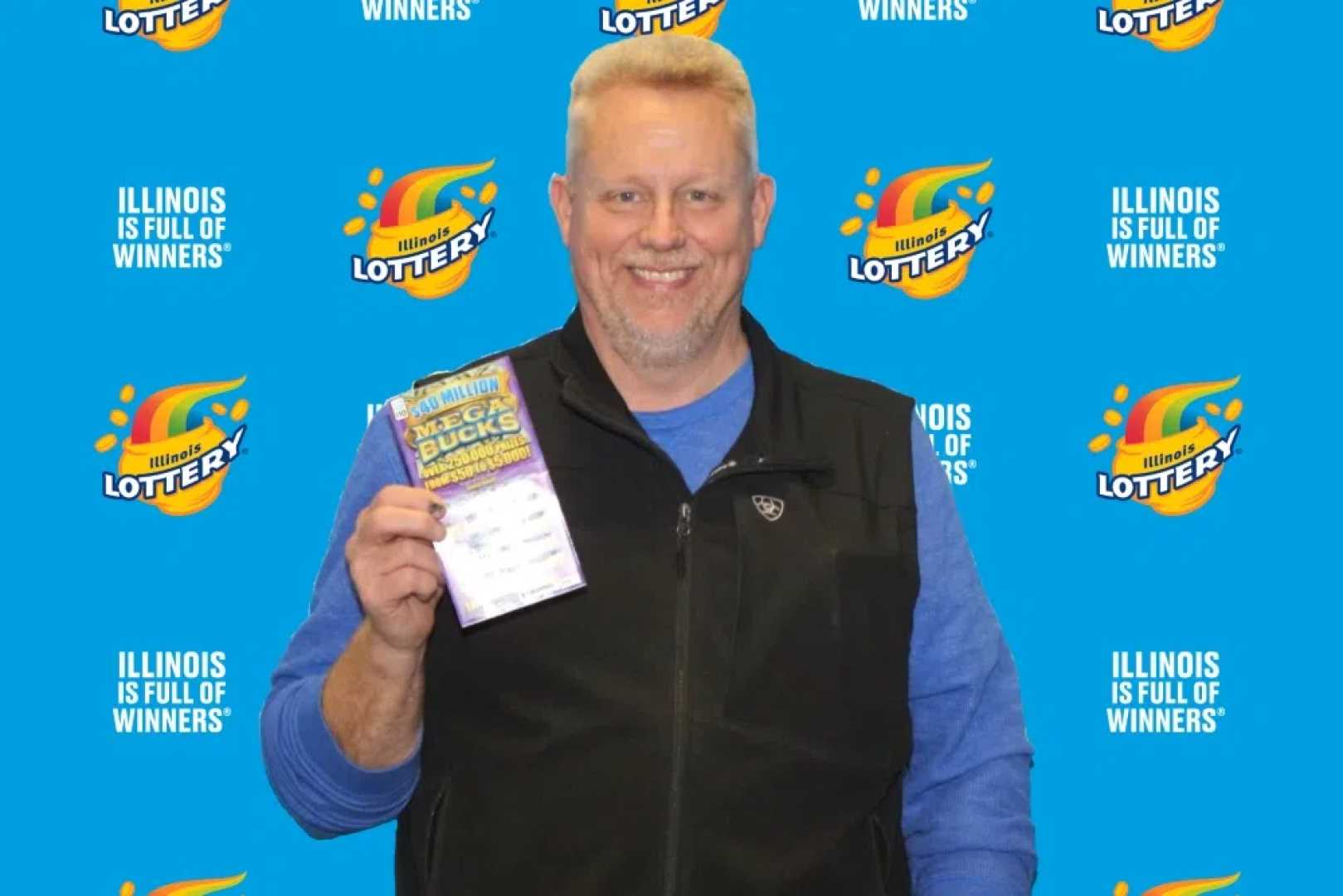 Illinois Lottery Winners With Their Prizes