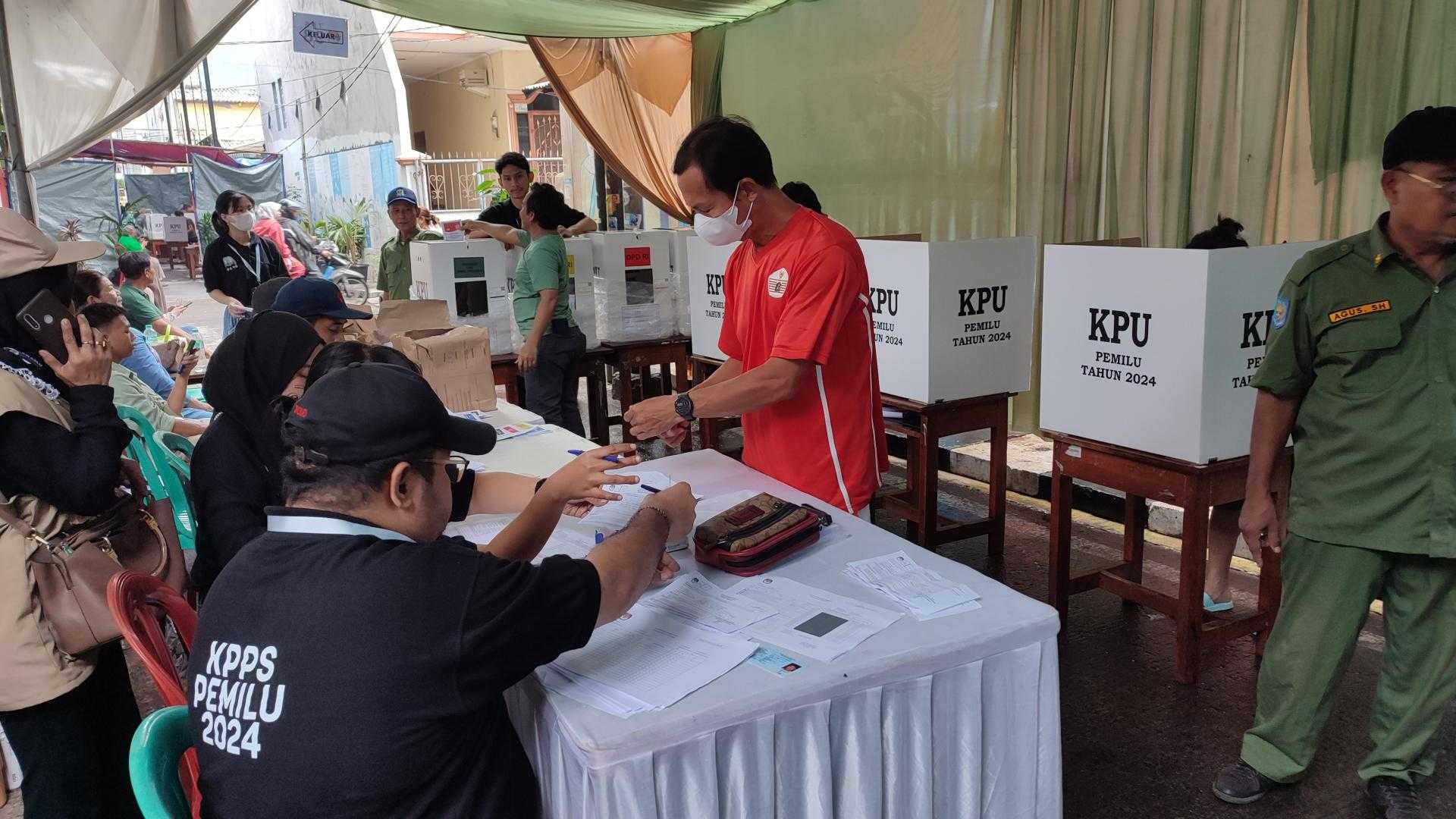 Indonesian Election Officials Preparing Tps For Local Elections