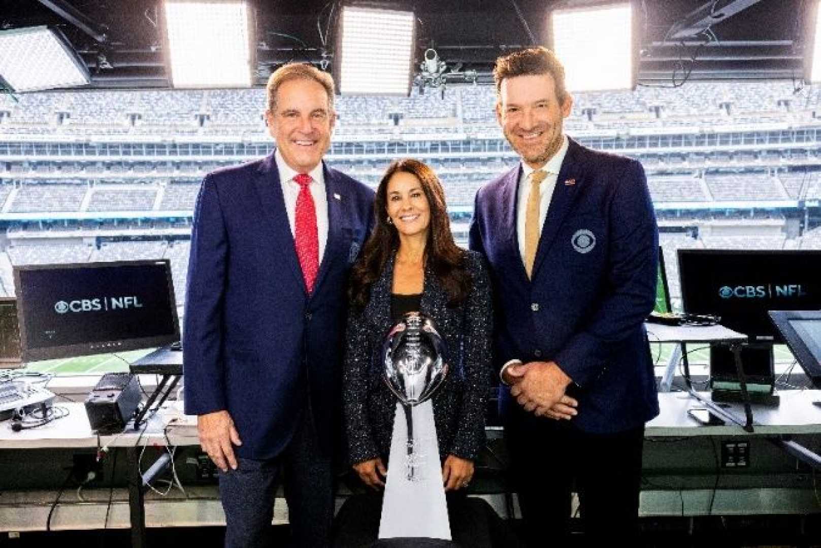 Jim Nantz, Tony Romo, And Tracy Wolfson Broadcasting Nfl Game