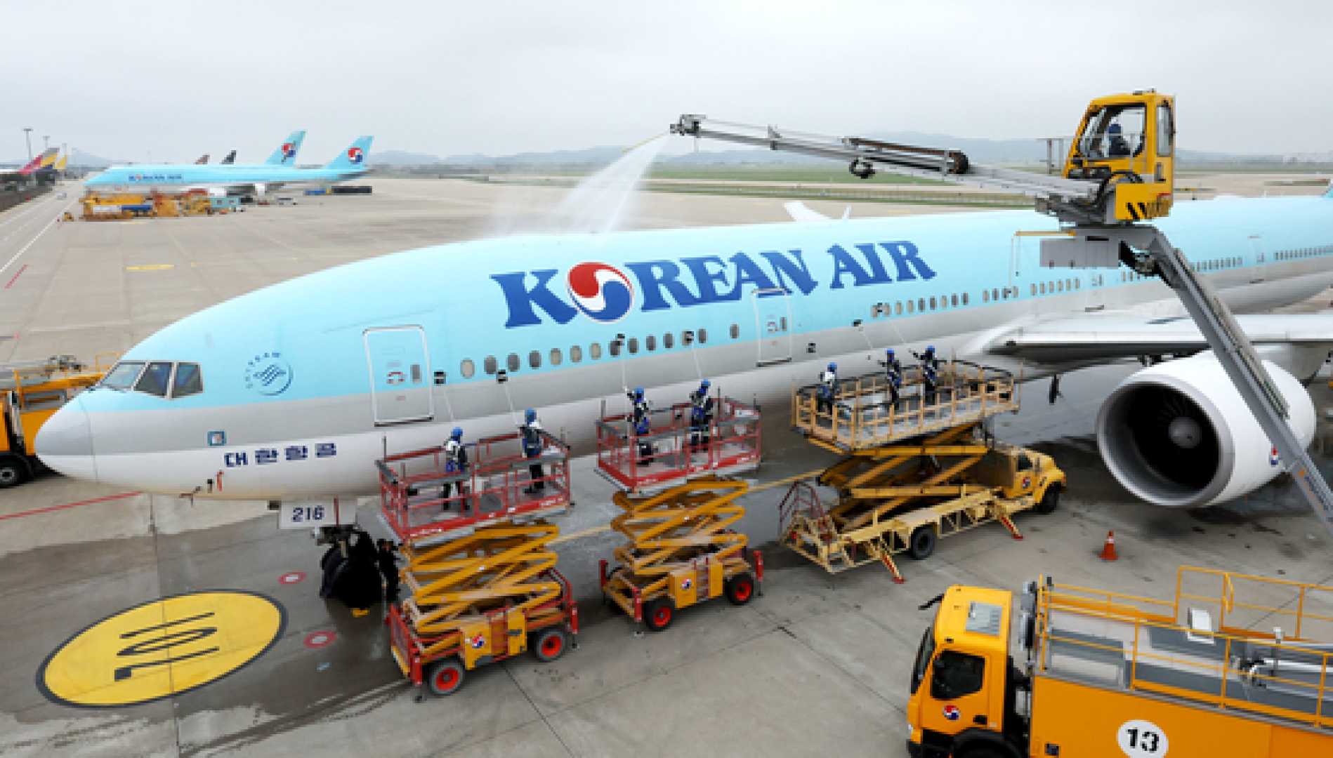 Korean Air Aircraft And Airport Services