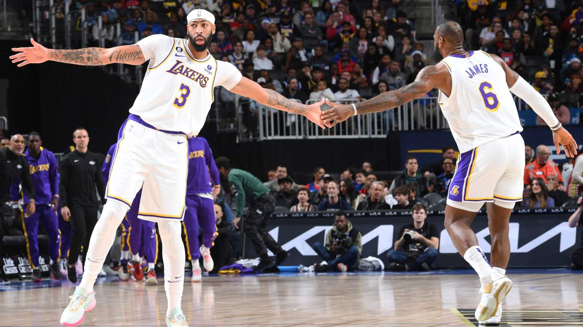 Lakers Vs Pistons Nba Game At Little Caesars Arena