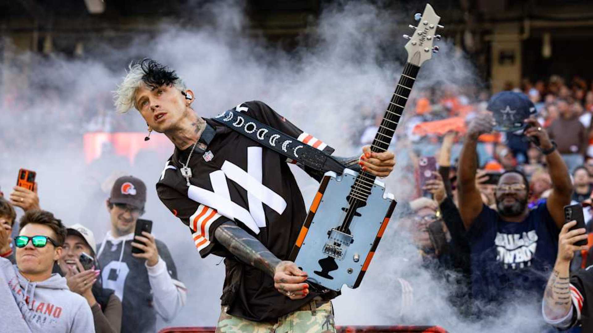 Machine Gun Kelly Nfl Halftime Show Munich