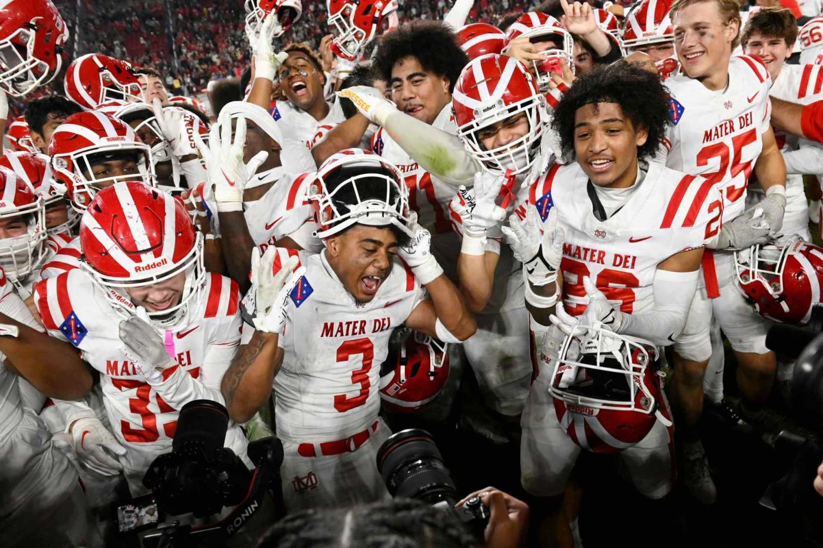 Mater Dei High School Football Team In Action