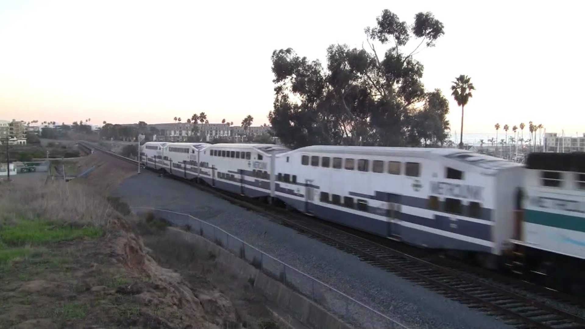 Metrolink Emd F59phi Locomotives Being Refurbished In Mexico