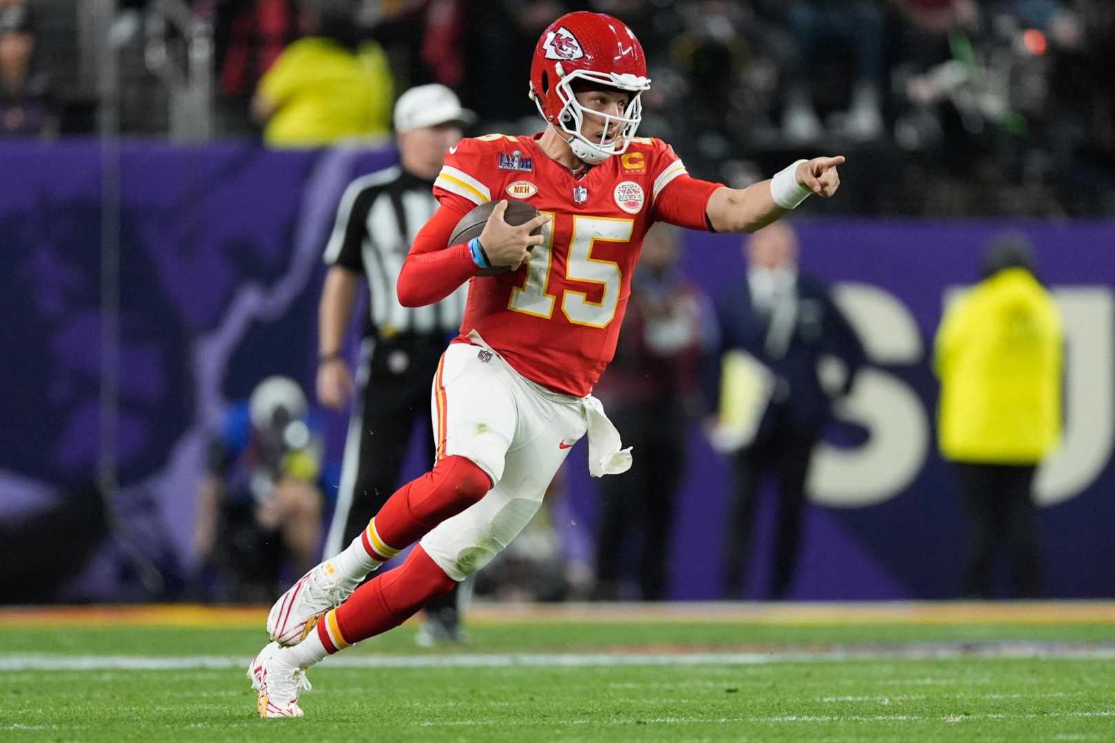 Patrick Mahomes In Action During A Kansas City Chiefs Game