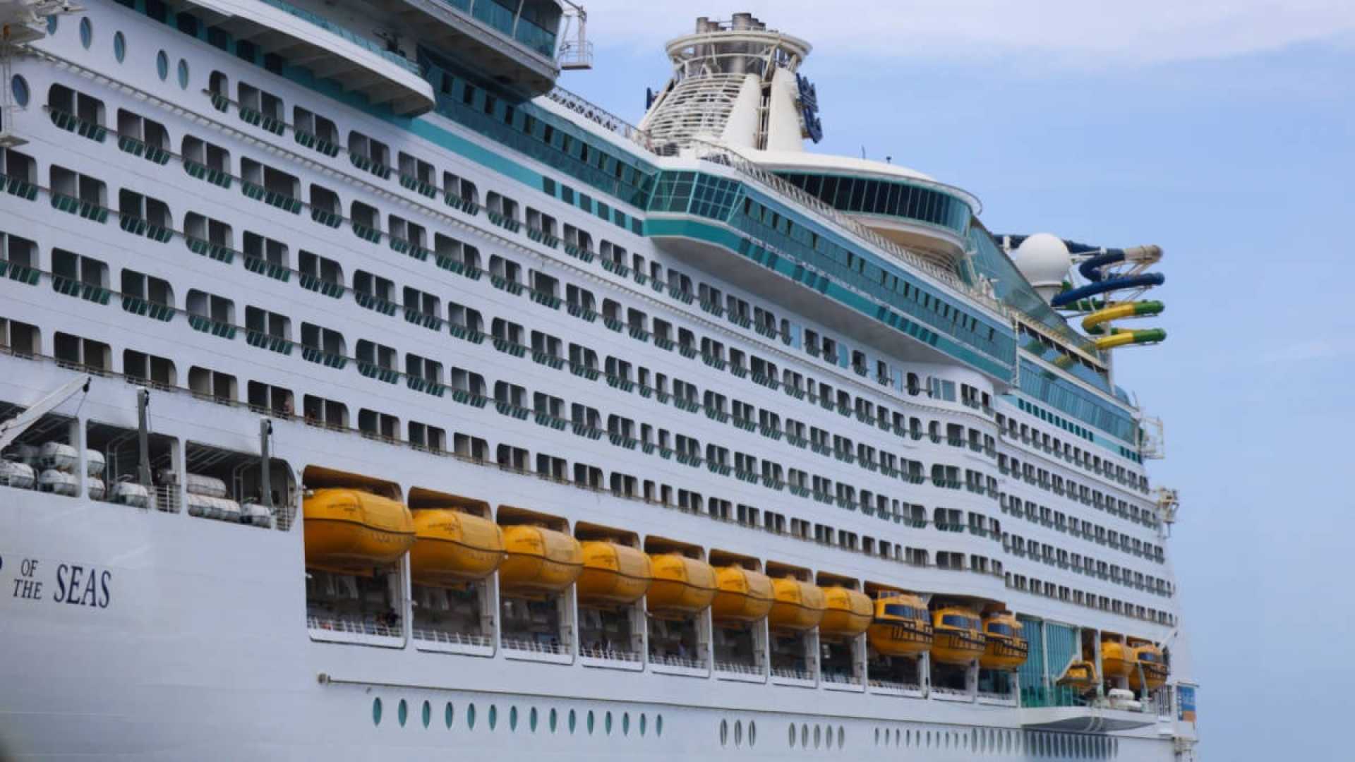 Royal Caribbean Explorer Of The Seas Tilting Due To Wave