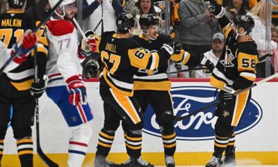 Sidney Crosby Scoring A Goal For The Pittsburgh Penguins