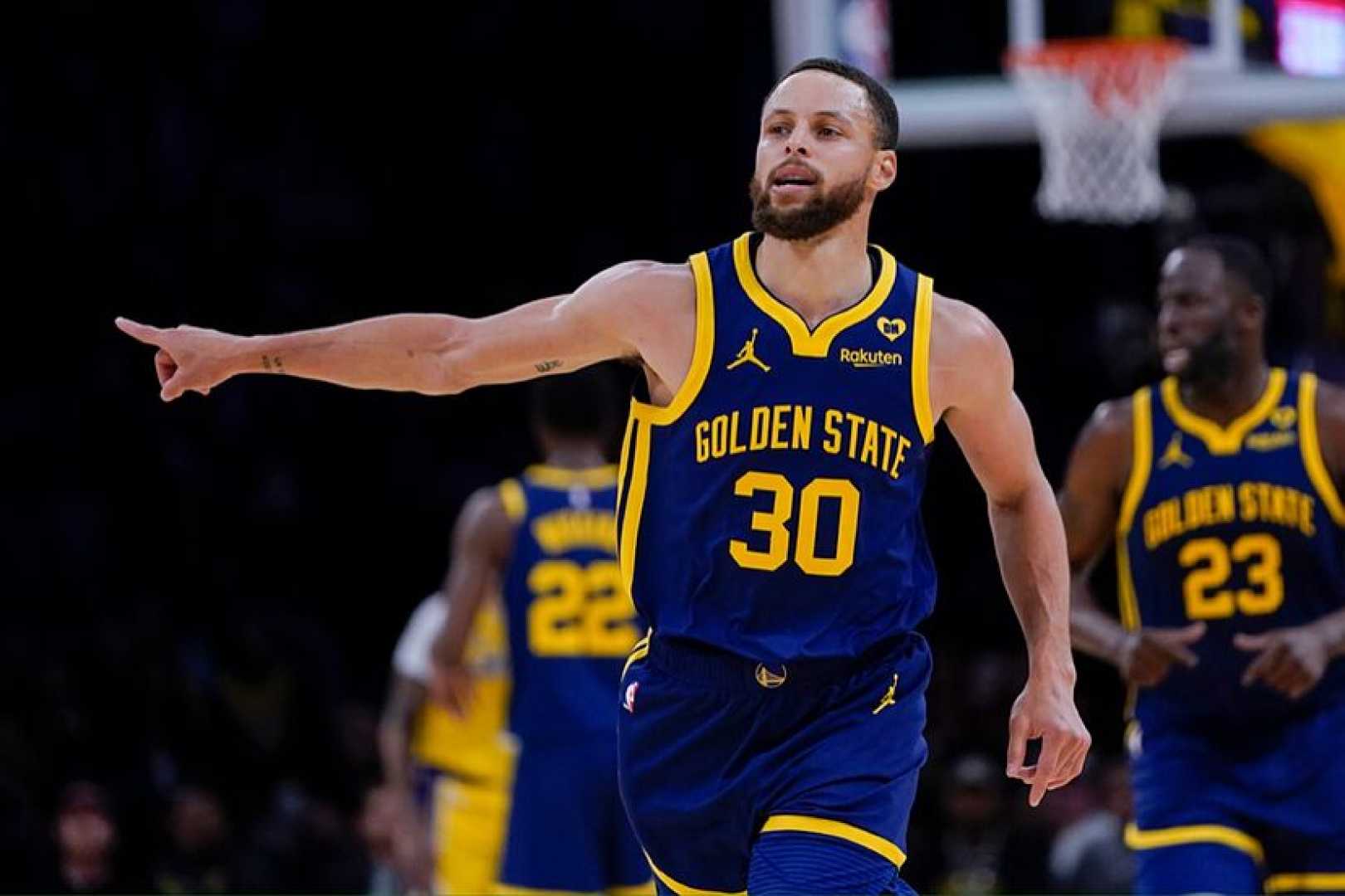 Stephen Curry Playing For The Golden State Warriors