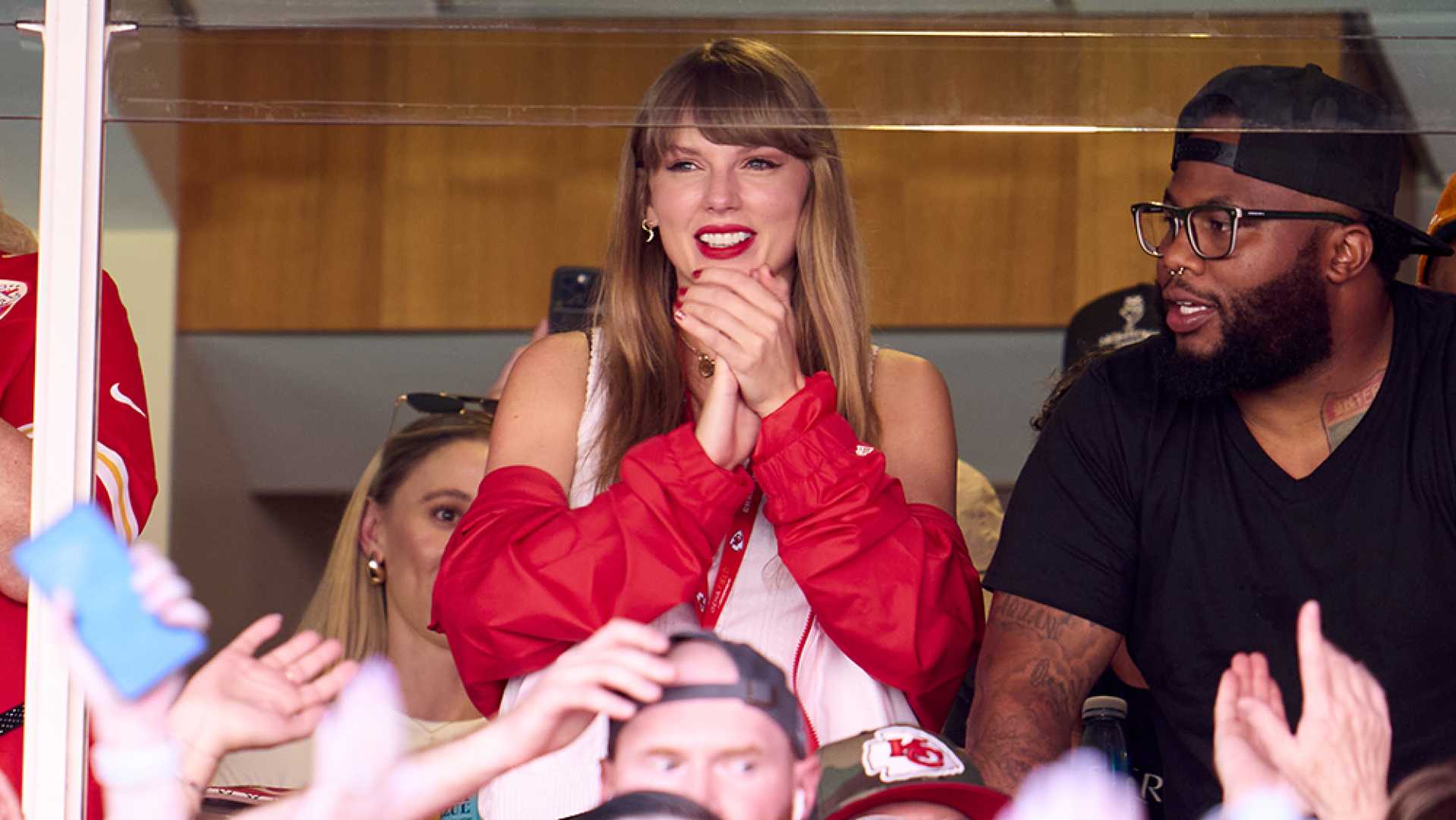 Taylor Swift And Travis Kelce At Kansas City Chiefs Game