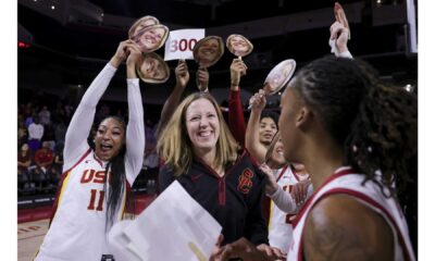 Usc Women's Basketball Team Celebrating 124 39 Win Over Csun